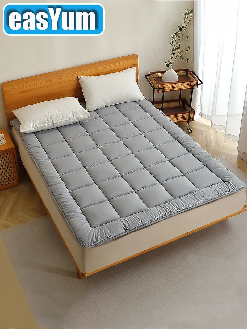 Lightweight Thin Mattress Pad Breathable Polyester Bed Cover